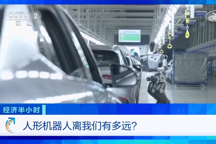 中央电视台《经济半小时》栏目对黄金城机器人的专题报道